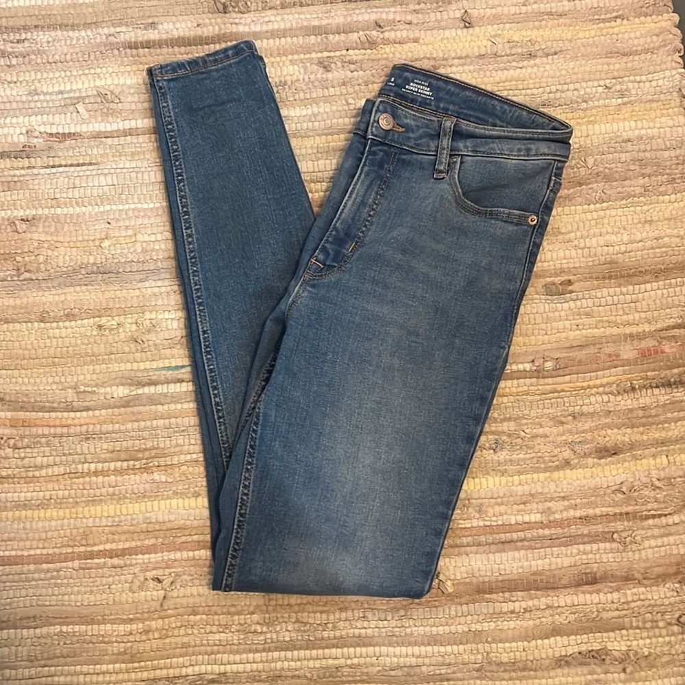 Cute jeans from old navy, size 8 long, high-rise, super skinny